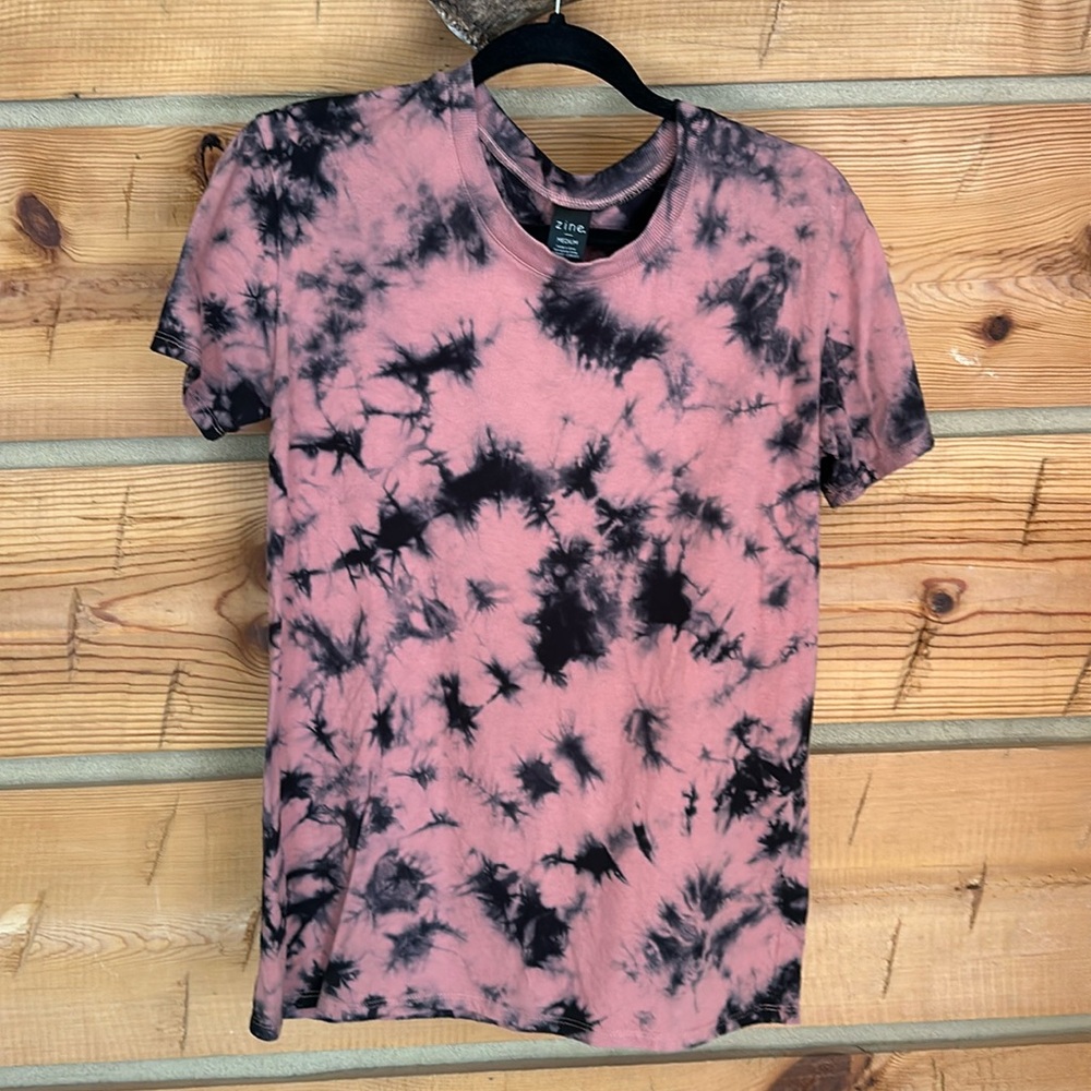 Tye die tee